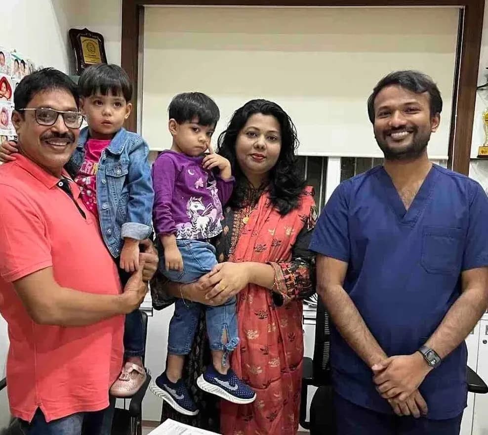 Dr. Arun Muthuvel receiving Times Health Awards and Radiocity Chennai City Icon Award for IVF excellence